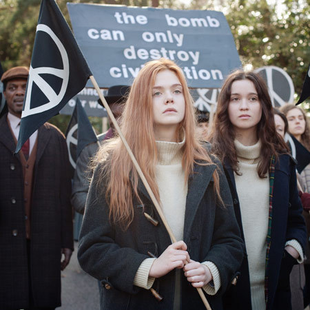 Elle Fanning and Alice Englert in Ginger and Rosa