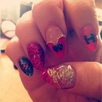 Kelly Brook shows off showgirl nail art