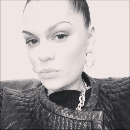 Jessie J prepares to shave her head