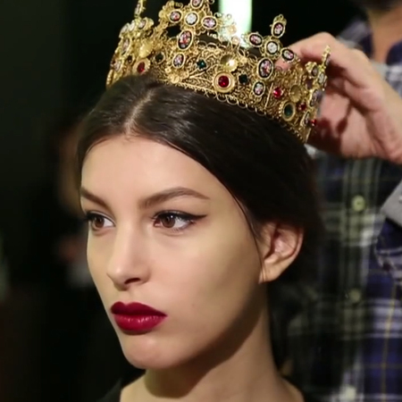 makeup tutorial by pat macgrath - dolce gabbana aw13 winter 2014 makeup look - red lips and flicked eye liner - handbag.com