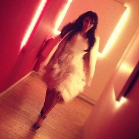 Kim Kardashian does white feathers