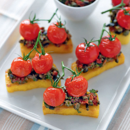 Polenta bruschettas with sun-dried tomatoes