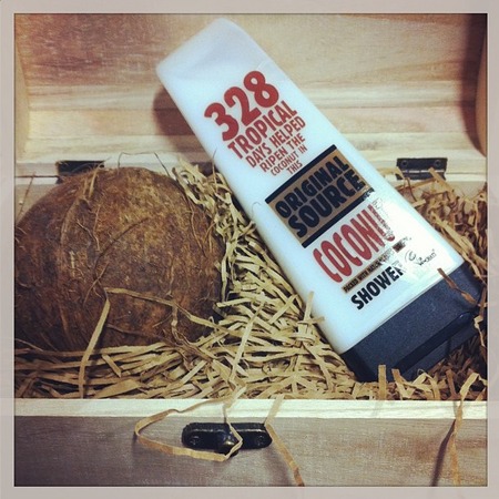 BEAUTY BAG: Original Source coconut shower gel