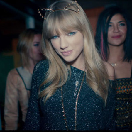 Taylor Swift in 22 music video