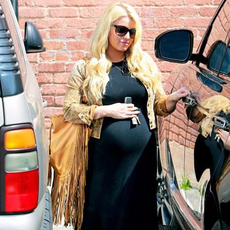 Jessica Simpson in black maternity dress