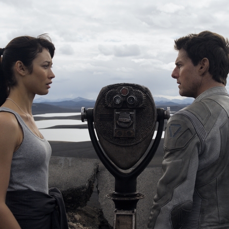 Tom Cruise and Olga Kurylenko in Oblivion
