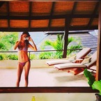 Gisele Bündchen does yoga on holiday