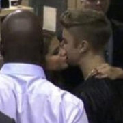 Justin Bieber and Selena Gomez kiss at Billboard awards