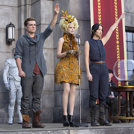 Elizabeth Banks wears Alexander McQueen in The Hunger Games: Catching Fire still