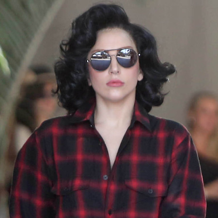 lady_gaga_new_short_curly_brown_hair.jpg