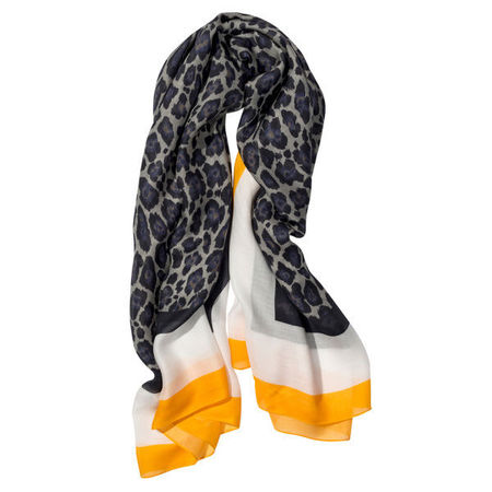 Stella McCartney designs scarves for cancer sufferers