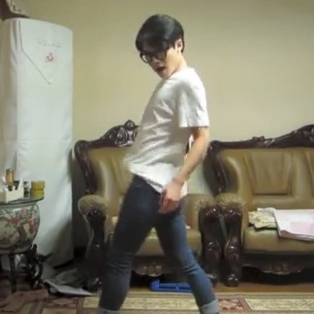Man dances Beyoncé crazy in love