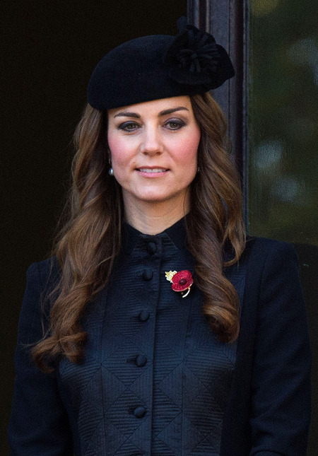 kate-middleton-navy-coat-rememberance-sunday-111113-black-hat-poppy.jpg