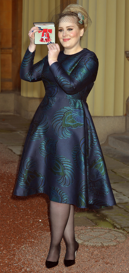 adele - mbe for services to music - beehive hairstyle and flicked eyeliner makeup - handbag.com