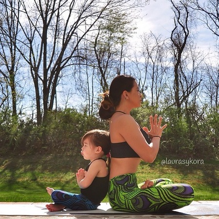 Mother and daughter yoga - laura sykora - back to back - gisele - handbag.com