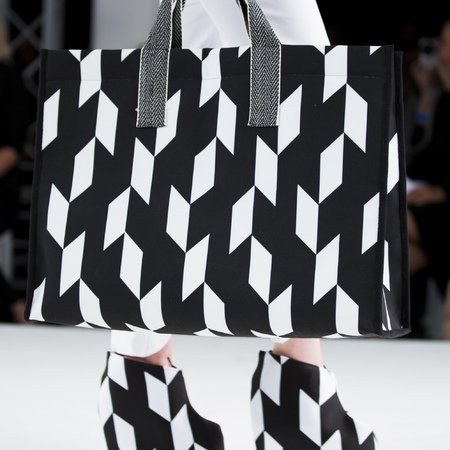 graduate fashion week 2014-best new handbag designers-stephanie lee black and white handbag-handbag.com