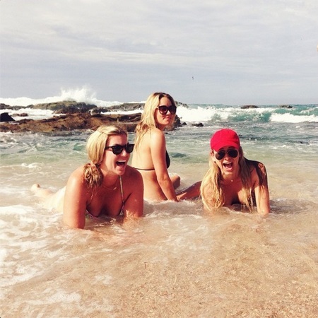 lauren conrad - hen do / bachelorette party in Mexico holiday with friends - travel news - travel bag - handbag.com
